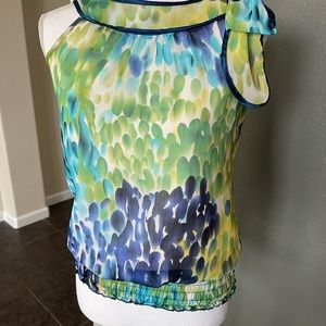 Lined Sleeveless blouse with accent bow*